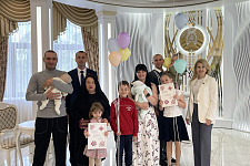 Удостоверения многодетных семей получили Грипичи и Липатовы