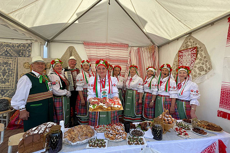 Ад “Лаба дзена” да “Здаравенькі булы”: усім было было дружна і весела на фестывалі нацыянальных культур у Гродне