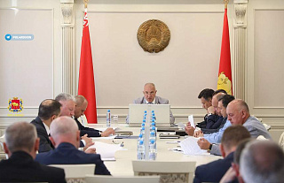 Под председательством губернатора в облисполкоме прошло заседание комиссии по противодействию коррупции