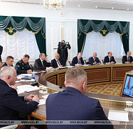 Александр Лукашенко задал планку для уборочной: со следующей недели - не меньше 6% в день