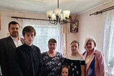 Сотрудники островецкого центра банковских услуг Беларусбанка поддержали акцию «Соберём портфель вместе»