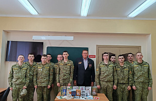 Пограничники встретились с поэтом Александром Морозовым
