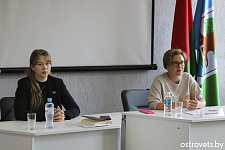 Встреча с населением в Островце: о прогулах, охране труда и телефонных мошенниках