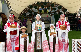 Почётные гости посетили  подворье Островецкого района