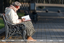 Пособие по уходу за пожилым человеком старше 80 лет или инвалидом I группы вырастет в Беларуси