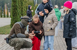 Увидеть своими глазами: работники БелАЭС и их дети познакомились с боевой подготовкой защитников станции
