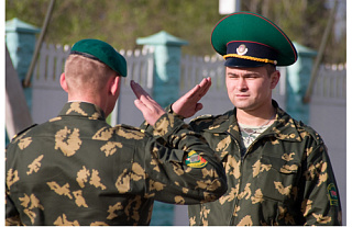 У гасцёўні "Астравецкай праўды" начальнік пагранічнай заставы Ігар Мельнік