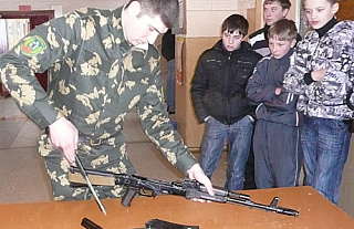 Дзень абаронцаў Айчыны ў Рытані адзначылі традыцыйнымі ваенна-спартыўныміспаборніцтвамі