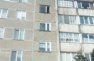 В Ошмянах семилетний мальчик выпал из окна многоэтажки 