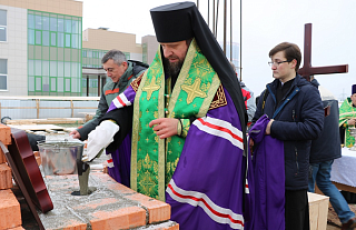 На площадке Белорусской АЭС совершили чин на основание храма 