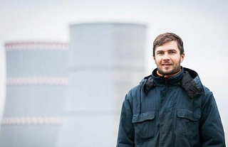 «Место здесь хорошее»: Как беларус открыл хостел у подножия Атомной электростанции