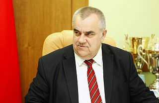 Субботнюю прямую линию провел заместитель председателя облисполкома Владимир Дешко