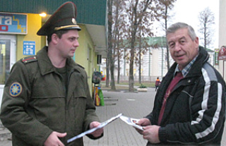 Волонтёры Красного Креста и Островецкий РОЧС провели совместную акцию против курения