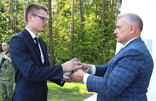 Республиканская акция памяти «Во славу общей Победы!» финишировала у братской могилы в поселке Гудогай 