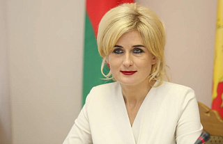 В центре внимания: ремонты дорог и жилья. Прямую линию с жителями области провела заместитель председателя облисполкома Елена Бубенчик
