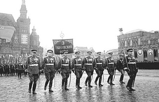 Герои не умирают… Они остаются в памяти и в сердцах живых