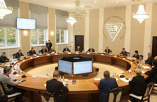 Открытая дискуссия позволяет разным людям высказать свою точку зрения и помогает найти ответы на спорные вопросы