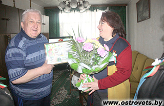 Поздравления принимали ветераны