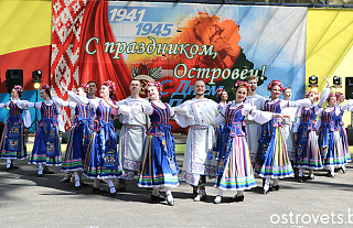 Выступленні астравецкіх артыстаў і ансамбля “Белыя росы” падарылі астраўчанам цудоўны настрой (+відэа)
