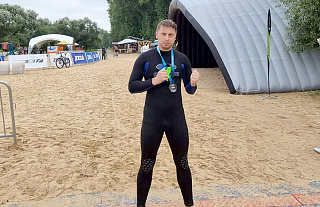 Островчанин Максим Гагарин переплыл Минское море