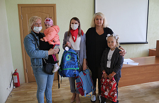 Как Островецкий Красный Крест помогает собирать детей в школу 
