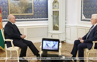 Лукашенко дал интервью главреду журнала "Национальная оборона" военному эксперту Игорю Коротченко