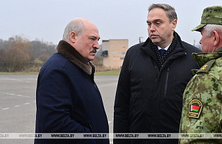 Лукашенко приехал к беженцам в ТЛЦ возле "Брузгов"