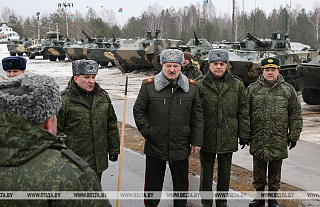 Лукашенко посещает учение "Союзная решимость - 2022" на полигоне под Осиповичами