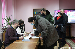 Як праходзіць датэрміновае галасаванне на ўчастку №6 у гімназіі №1