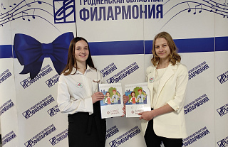 Дзіяна Яхімовіч і Ангеліна Нарковіч атрымалі пашпарты ў Гродне 