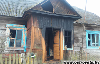 На пожаре в Островецком районе спасены два человека