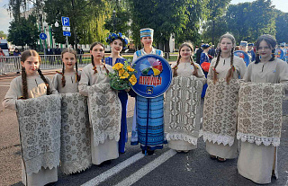 Фотафакт: Прадстаўнікі літоўскай дыяспары Астравеччыны перад урачыстым шэсцем на фестывалі нацыянальных культур