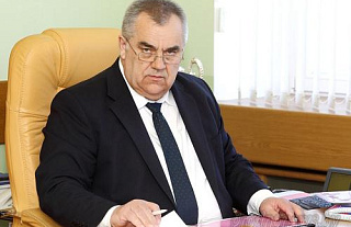 В субботу, 2 апреля, "Прямую линию" с жителями области провел заместитель председателя облисполкома Владимир Дешко