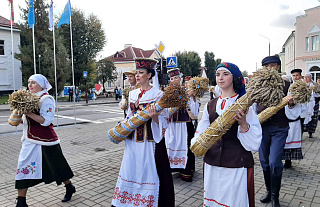 Островецкий район открыл шествие тружеников села фестиваля-ярмарки «Дажынкі-2022»