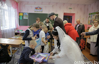 Юлия и Кирилл попросили принести на свадьбу не цветы, а игрушки. Зачем?