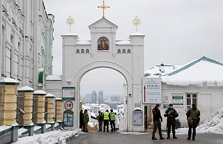Невзирая на каноны