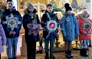 Вучні нядзельнай школы ў Варнянах славілі Хрыста і атрымлівалі падарункі