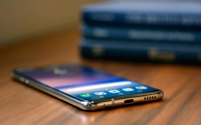 В Кореличах мужчина пришел в гости к знакомому и украл его телефон