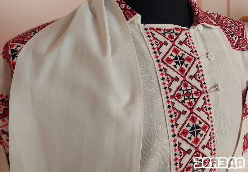 Узоры народнага мастацтва захоўваюць на традыцыйных строях Карэліцкага раёна