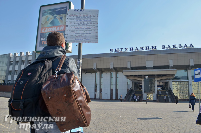 Пассажиры вечернего поезда из Минска не успевают на городские автобусы