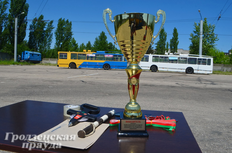 Гродненские водители троллейбусов соревновались в спринтерских заездах