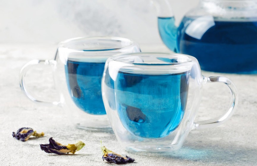 До или после еды? Врачи рассказали, когда лучше пить чай 