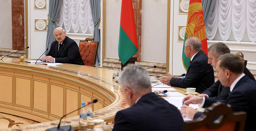 Война без стрельбы, челлендж для аграриев, ревизия законодательства и экзамен народу. Итоги недели Президента