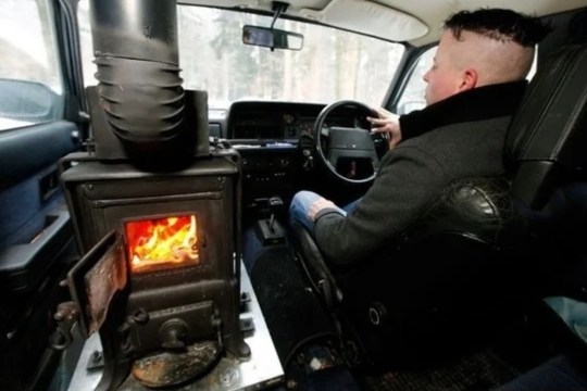 Печь на дровах прямо в автомобиле