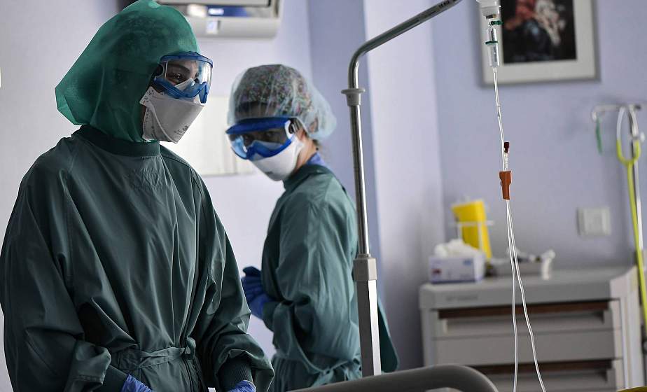 Omicron and other viruses. The seasonal rise of acute respiratory infections has complicated the new strain of coronavirus
