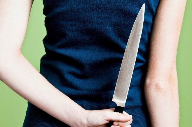 В Гродненском районе дружеская встреча двух женщин закончилась ударом ножом