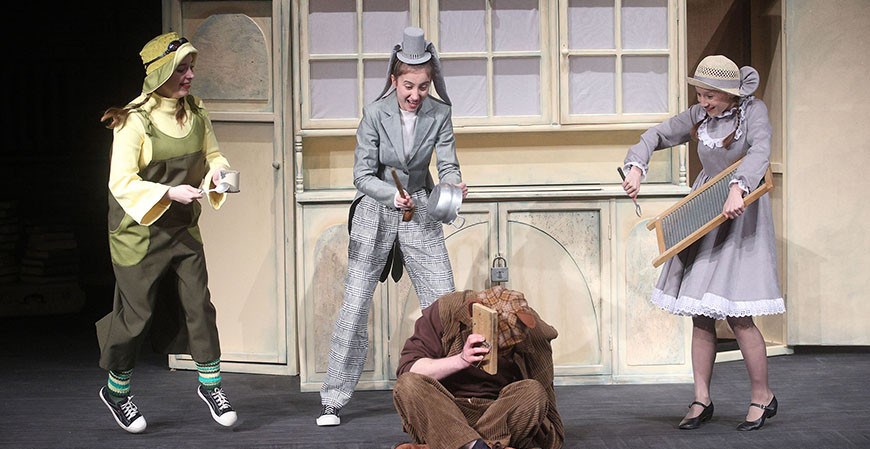 ФОТОФАКТ: В Гродненском драмтеатре поставили сказку "Теремок" по произведениям Самуила Маршака