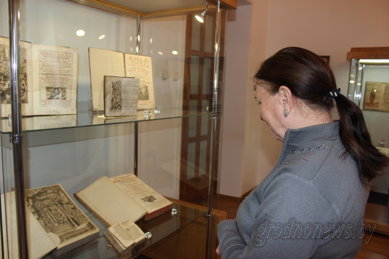  “Яе вялікасць кніга”. Пра скруткі, першыя кнігі з малюнкамі даведаемся ў музеі гісторыі рэлігіі