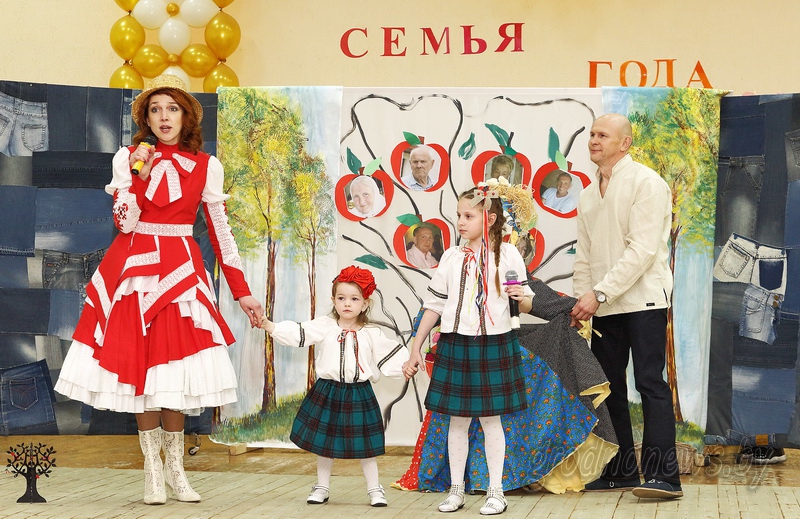 Семью года выбирают во всех районах области