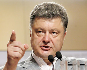 Порошенко поручил создать коридор для желающих покинуть юго-восток Украины